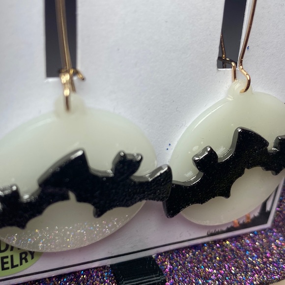 Bella Jack Bat Earrings Halloween Flying Moon Glow in the Dark 2.3” Chandelier - Picture 5 of 8